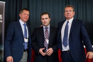 CATA_winner_2017 De gauche à droite: Mike Roszak, Michel Paquet et John Reid au Telus Award. Aetonix is winner of Outstanding Product Achievement Award for Mobility Health (M-Health) Innovation Excellence in Canada's Healthcare Sector